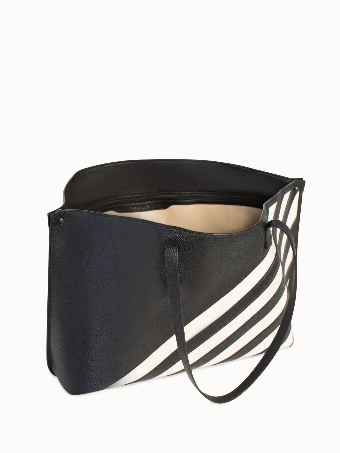 Ai Medium Shoulder Tote