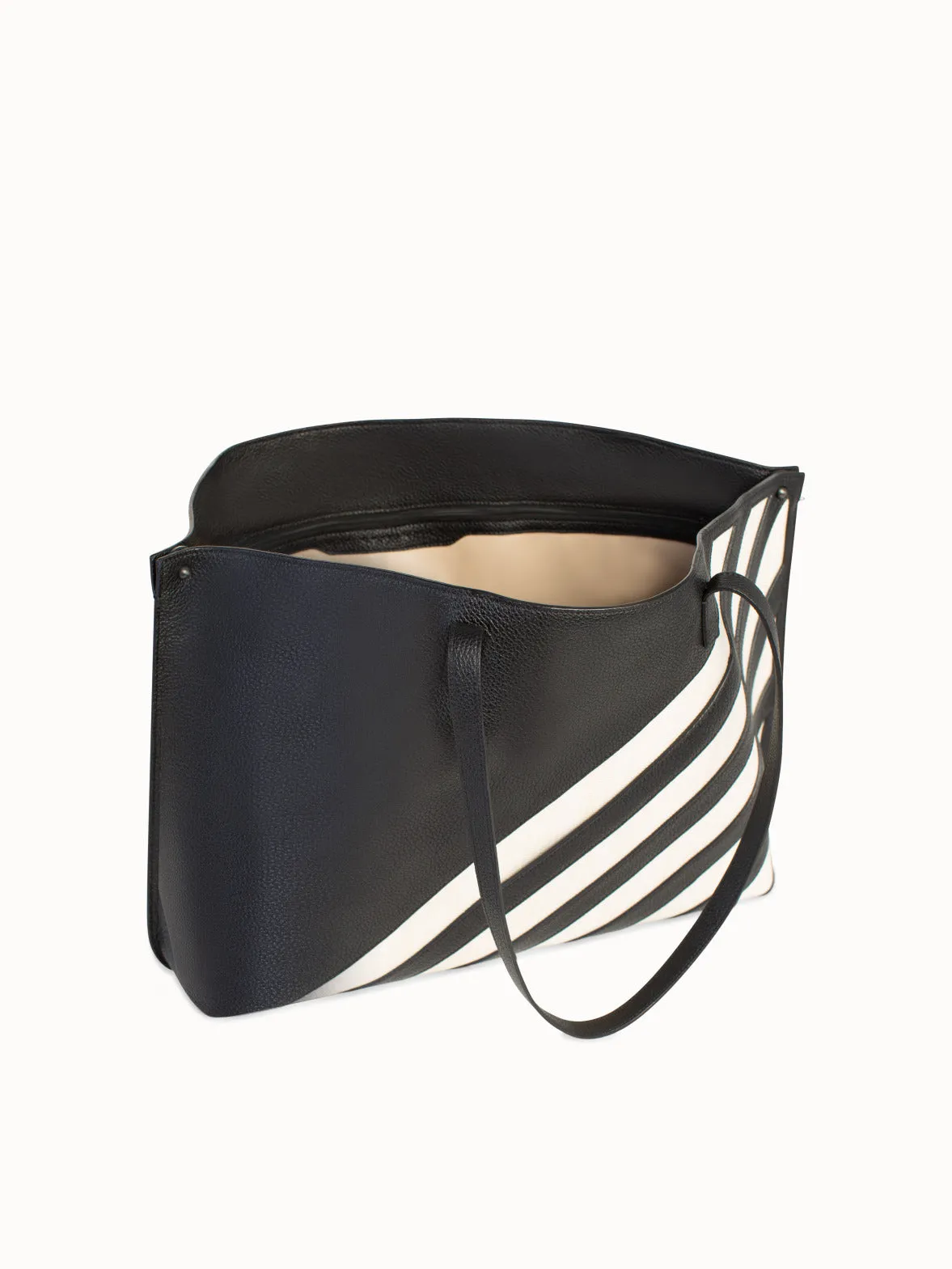 Ai Medium Shoulder Tote