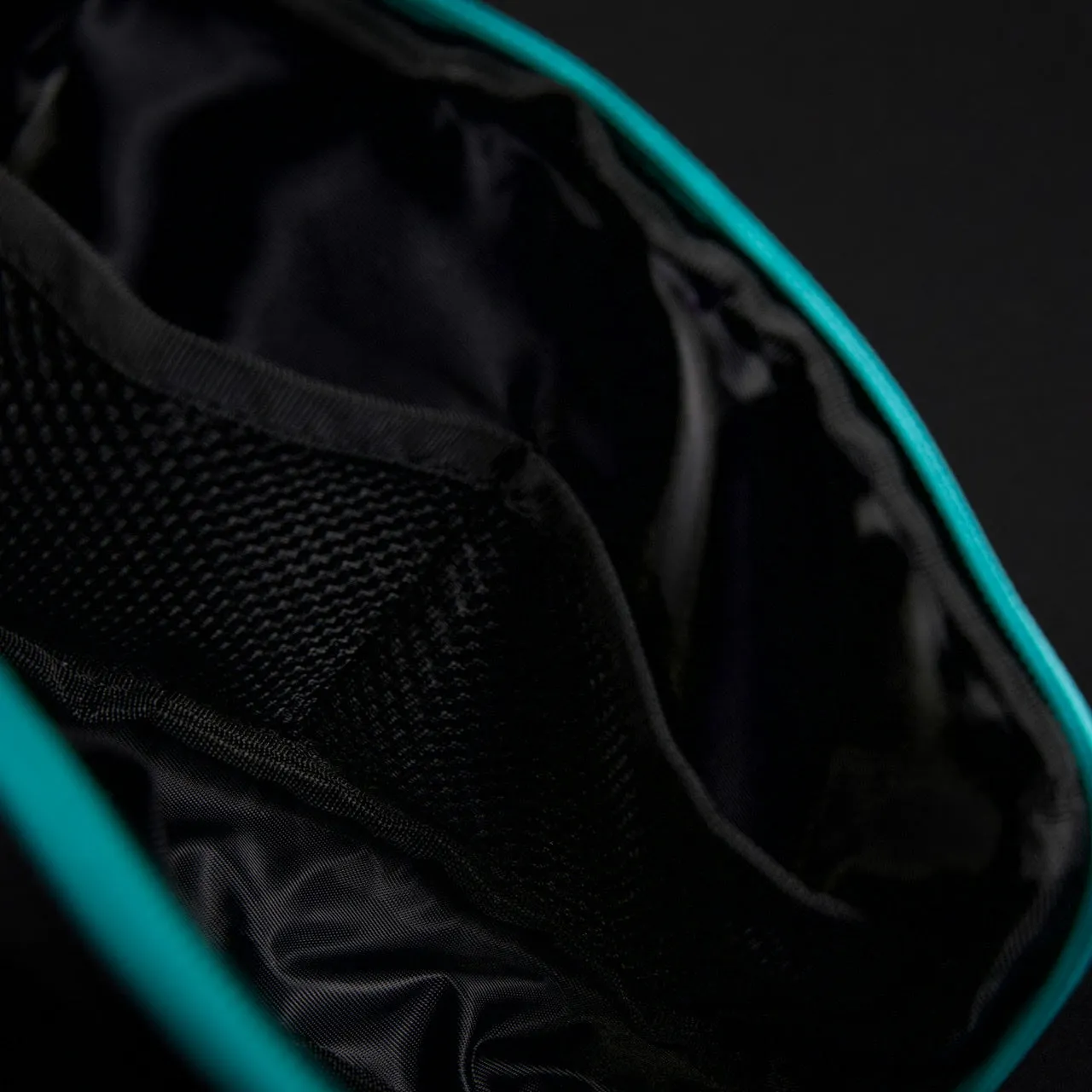 Crossbody Pack Fierce Aqua