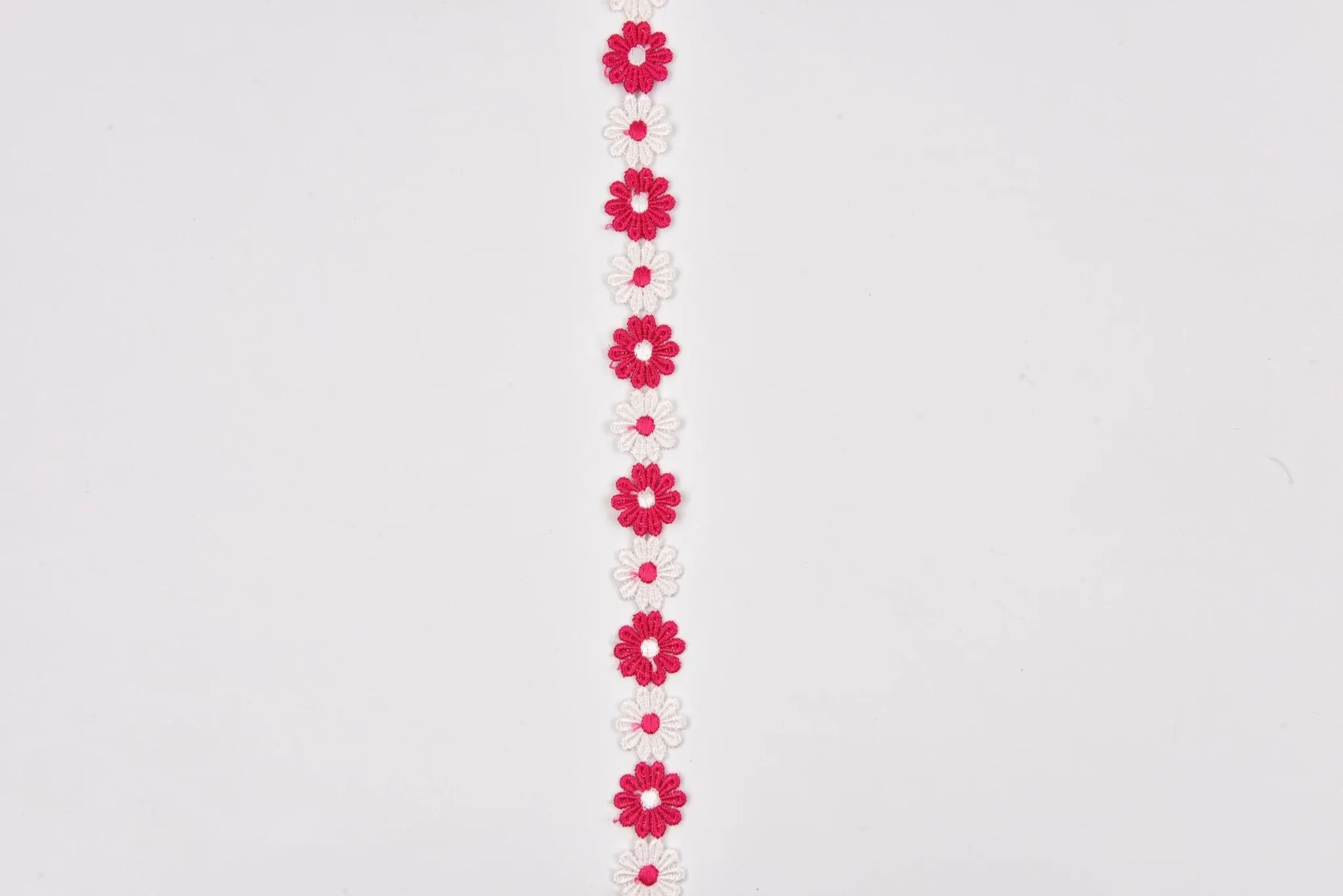 Daisy Flower Pattern Embroidery Lace Trim / 2 yards / packet