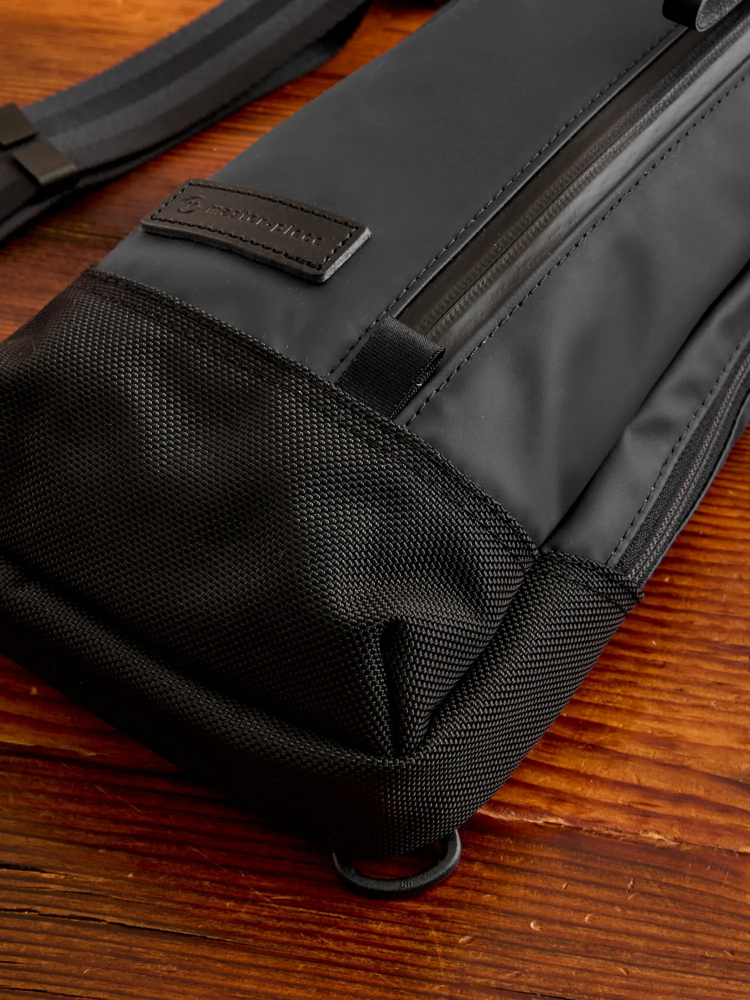 Slick Sling Bag in Black