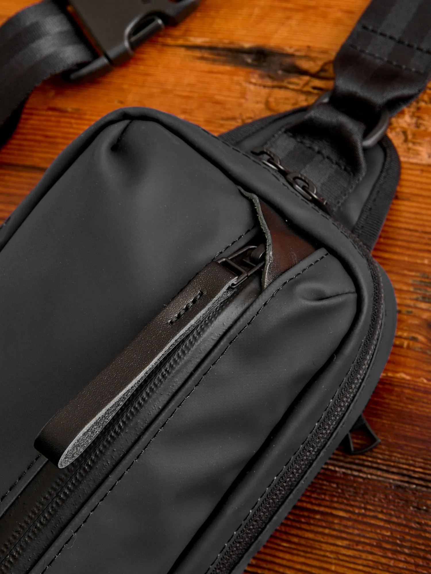 Slick Sling Bag in Black