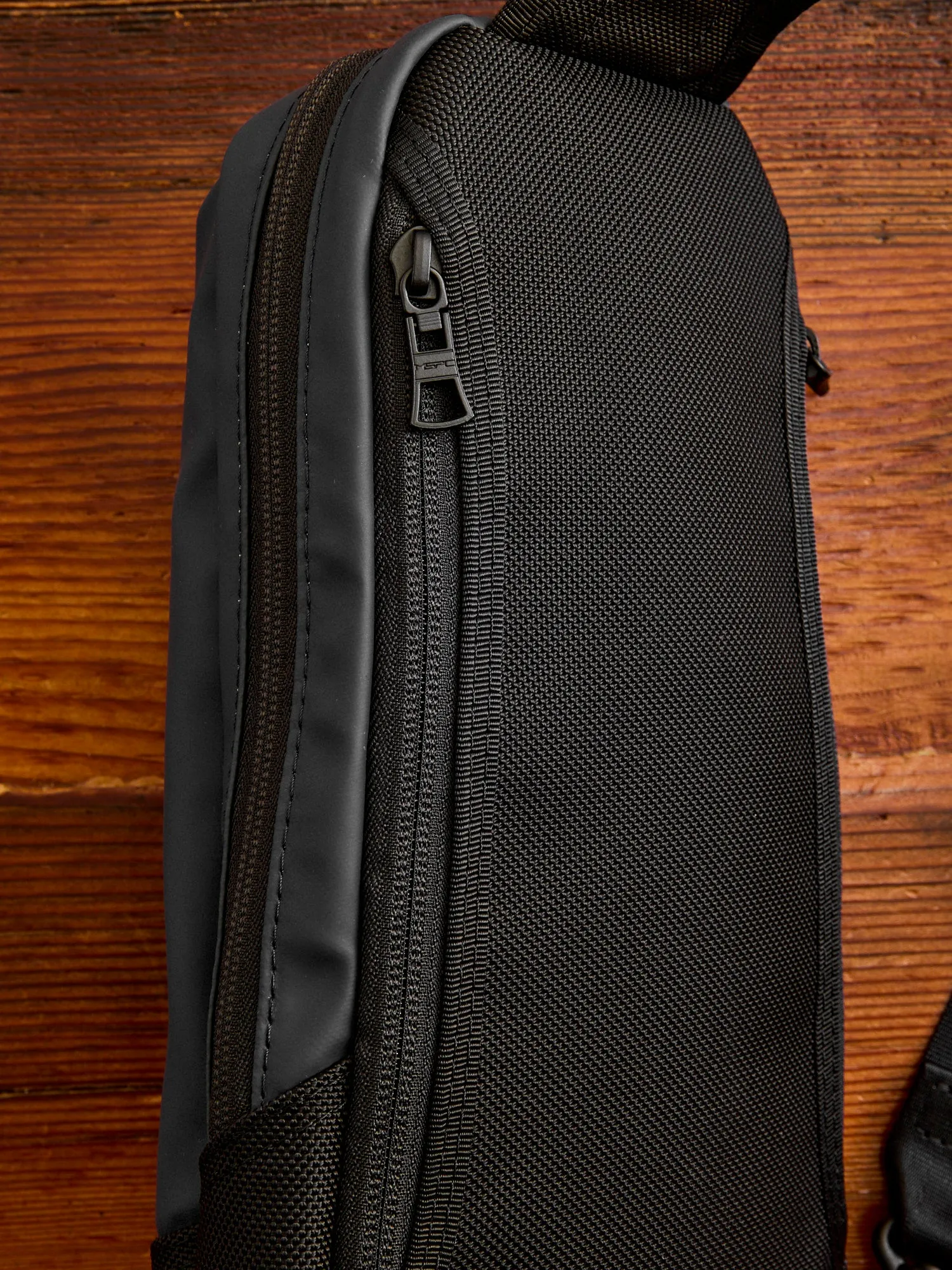 Slick Sling Bag in Black