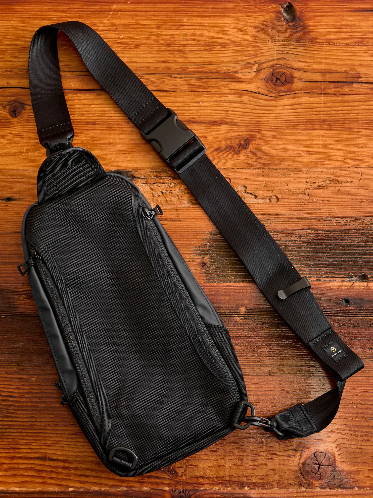 Slick Sling Bag in Black